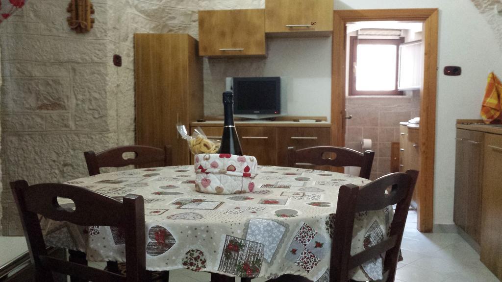 Trulli Manuela Villa โลโกโรตอนโด ภายนอก รูปภาพ